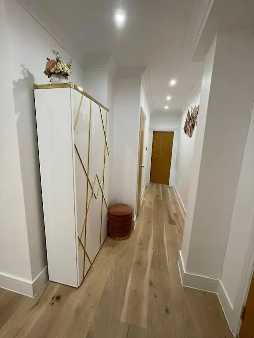 3 Bed Smart Home - Canary Wharf Лондон Апартаменты